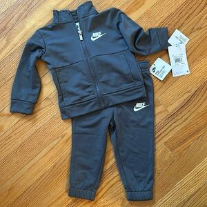 ⬇️REDUCED PRICE⬇️NWT Infant Nike track suit
